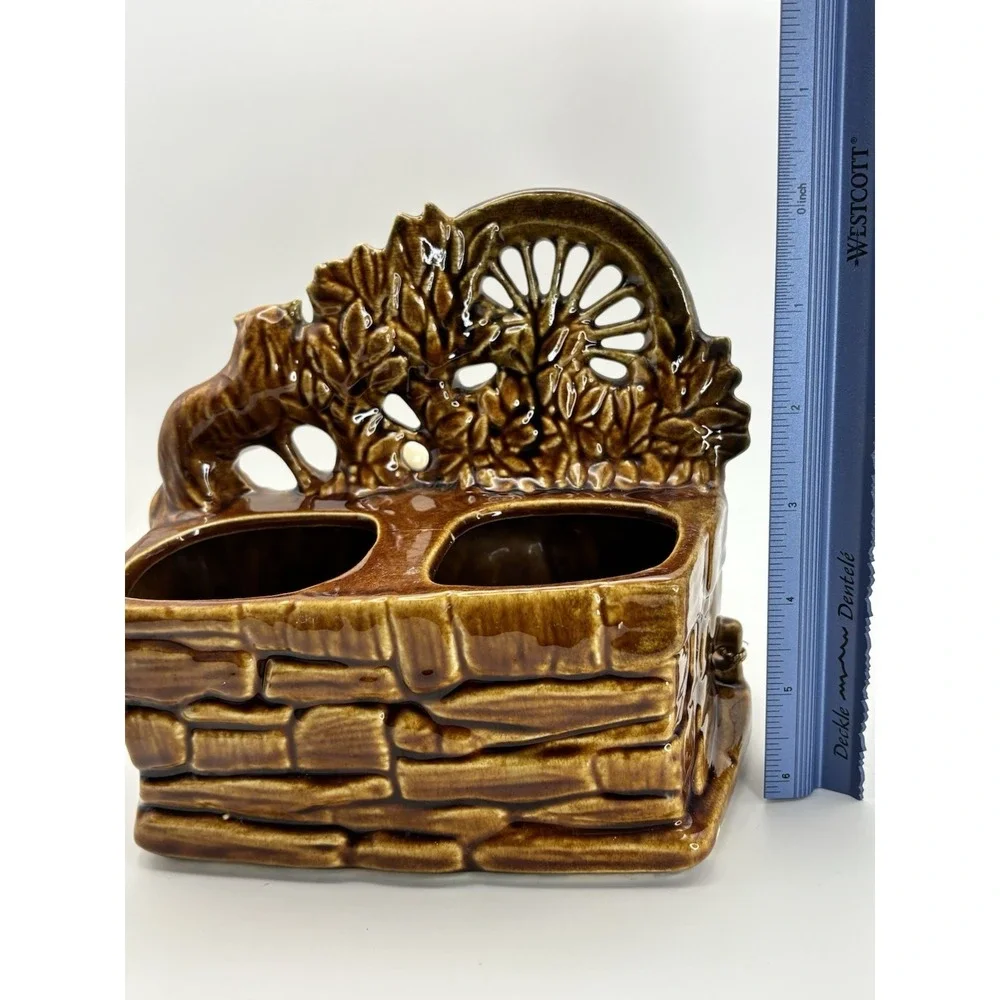 McCoy Pottery 1950s Brown Spinning‎ Wheel Planter Dog And Cat 7x7" - Picture 9 of 10